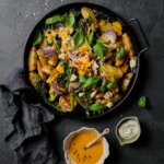 Grillattu feta-parsakaali-perunasalaatti